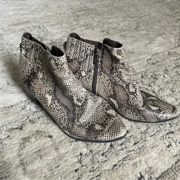UNISA Howwi Bootie, Beige Gray/Snakeskin, size 11 - Picture 2 of 5